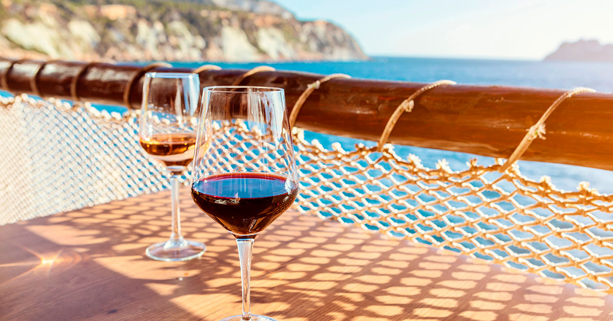 producto local vino vistas al mar