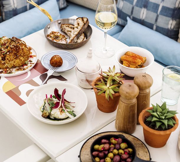 Cocina mediterránea en Ibiza con el mejor ambiente: Café Montesol y Six Senses