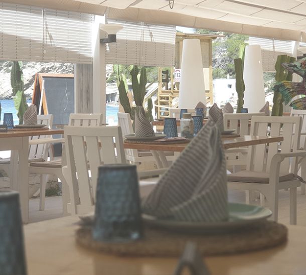 Producto local de Ibiza a pie de playa: restaurante Ca Na Sofía